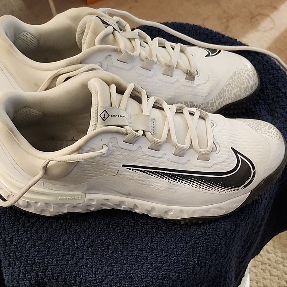 Nike White and Black Sports Sneakers